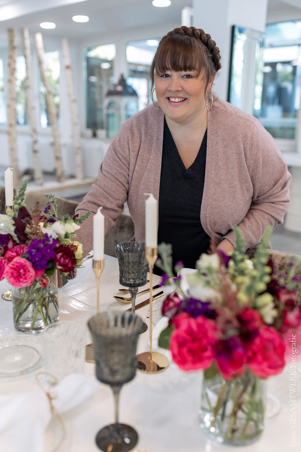 Let's Marry beim Dekorieren für die Hochzeitsplanung in Düsseldorf